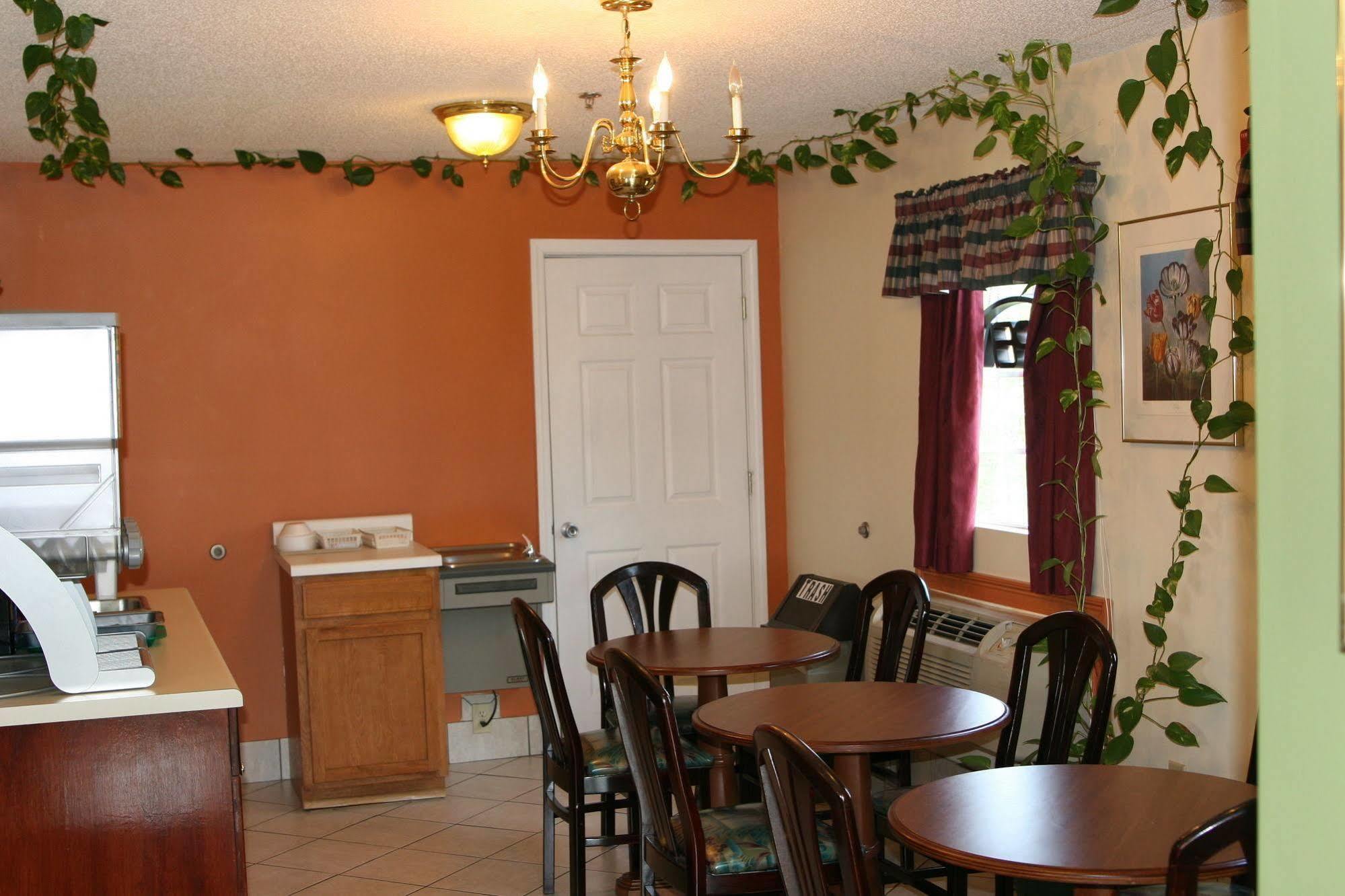 Coach Inn - Summerville 외부 사진